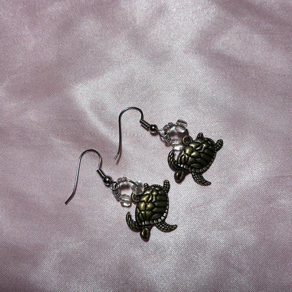 Sea Turtle Earrings - Picture 5 of 7